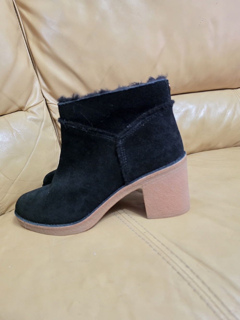 New UGG Black Suede Shearling Heeled Ankle Boots Size 9